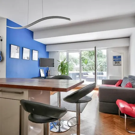 Family With Garden Apartment